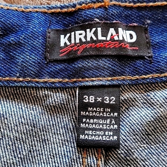 NWT Kirkland Signature Men's Relaxed Fit Jeans, Size 38x32, Color Blue. - Picture 3 of 7